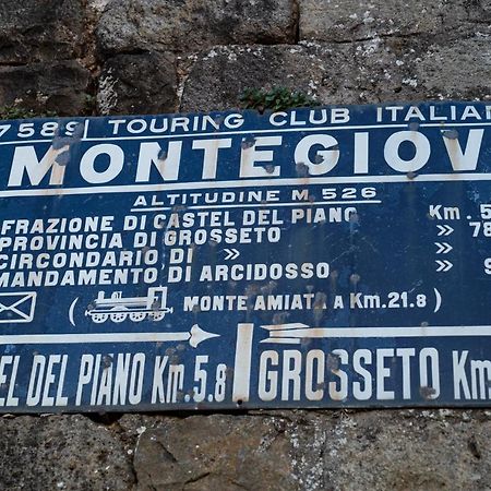 Casa Angolo Cantina Nel Castello Montegiovi Екстер'єр фото