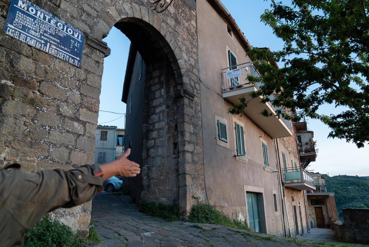 Cantina Nel Castello Montegiovi Екстер'єр фото