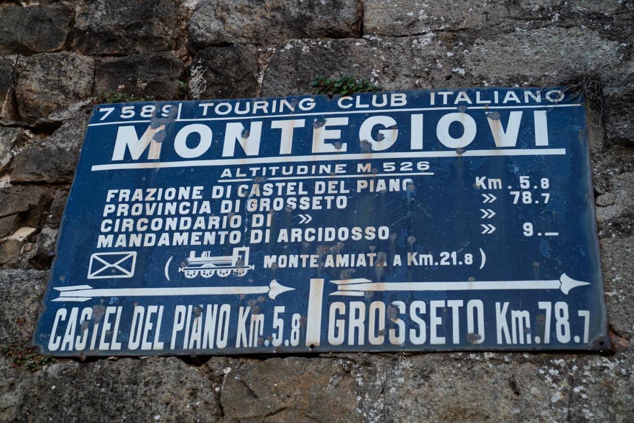 Casa Angolo Cantina Nel Castello Montegiovi Екстер'єр фото